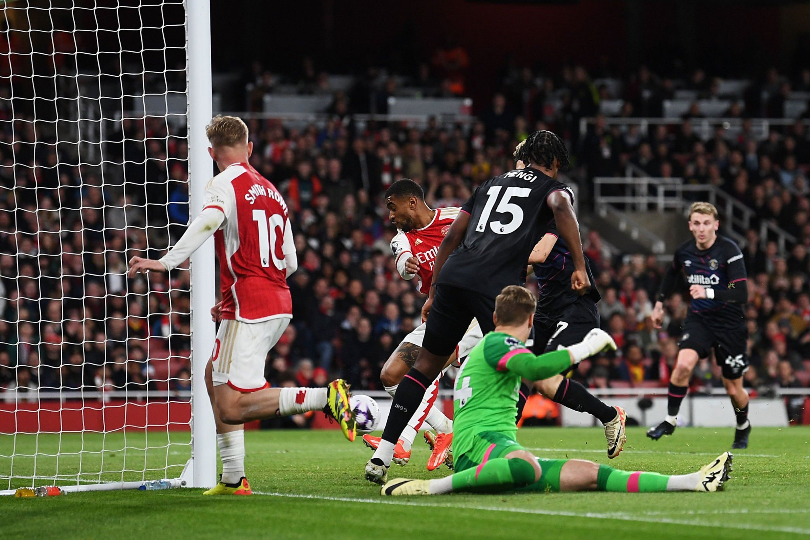 曼联鏖战里昂，戈麦斯状态火热