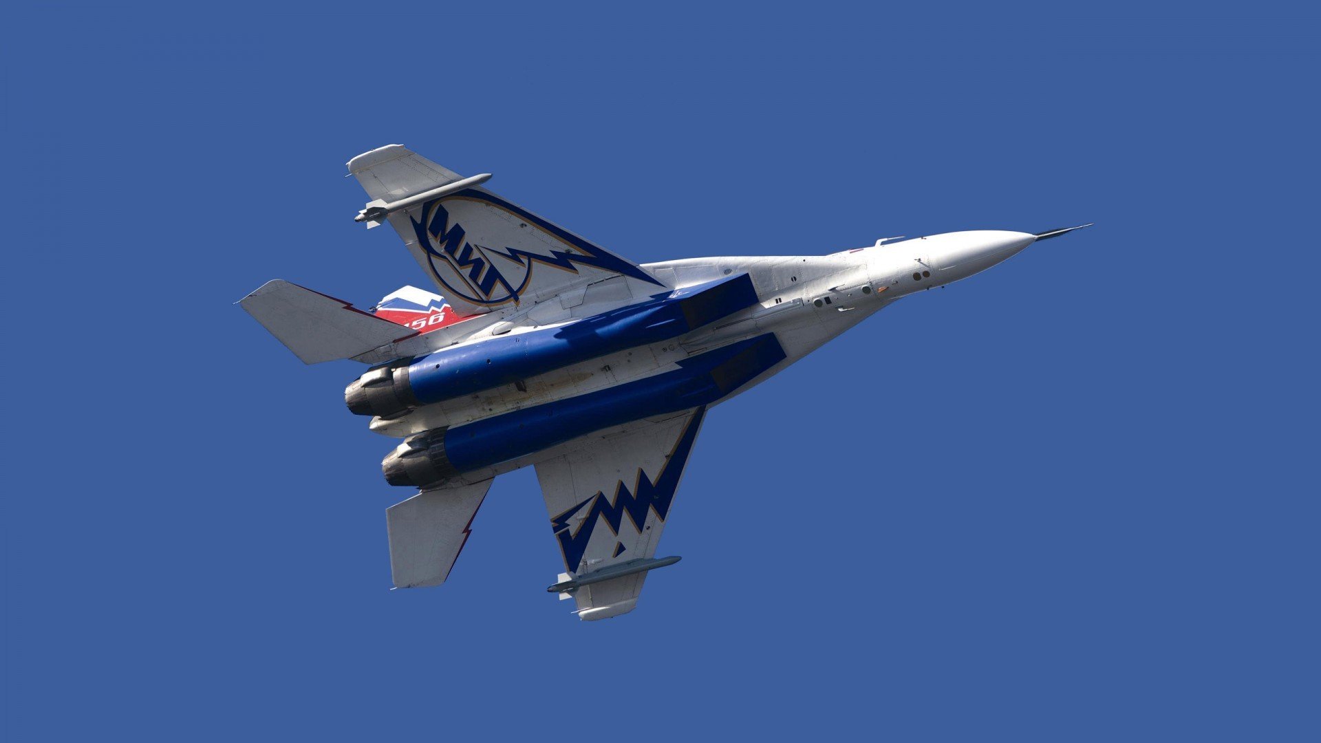 绝境重生!克莱末节20分导演逆转,老鹰生死战险胜深圳锁定生机