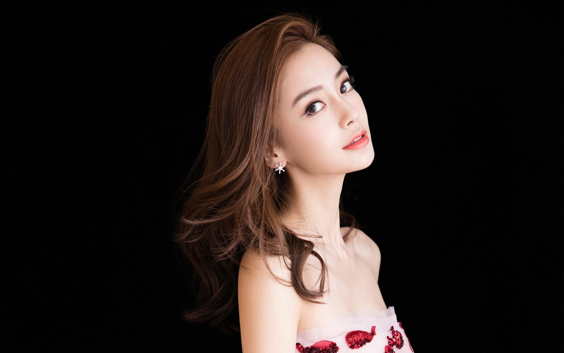 攻防统治与惊天翻盘，足球唯一性的双重奏