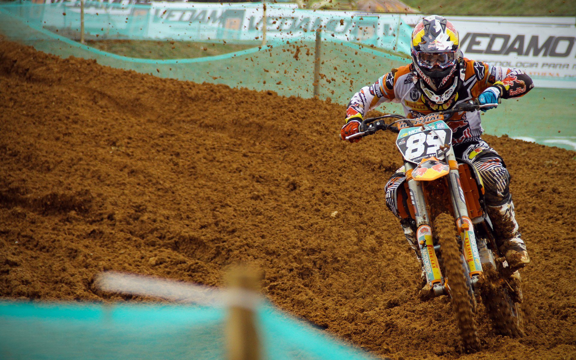 爱游戏APP-王者归来！切特带伤决战引领27分史诗逆转